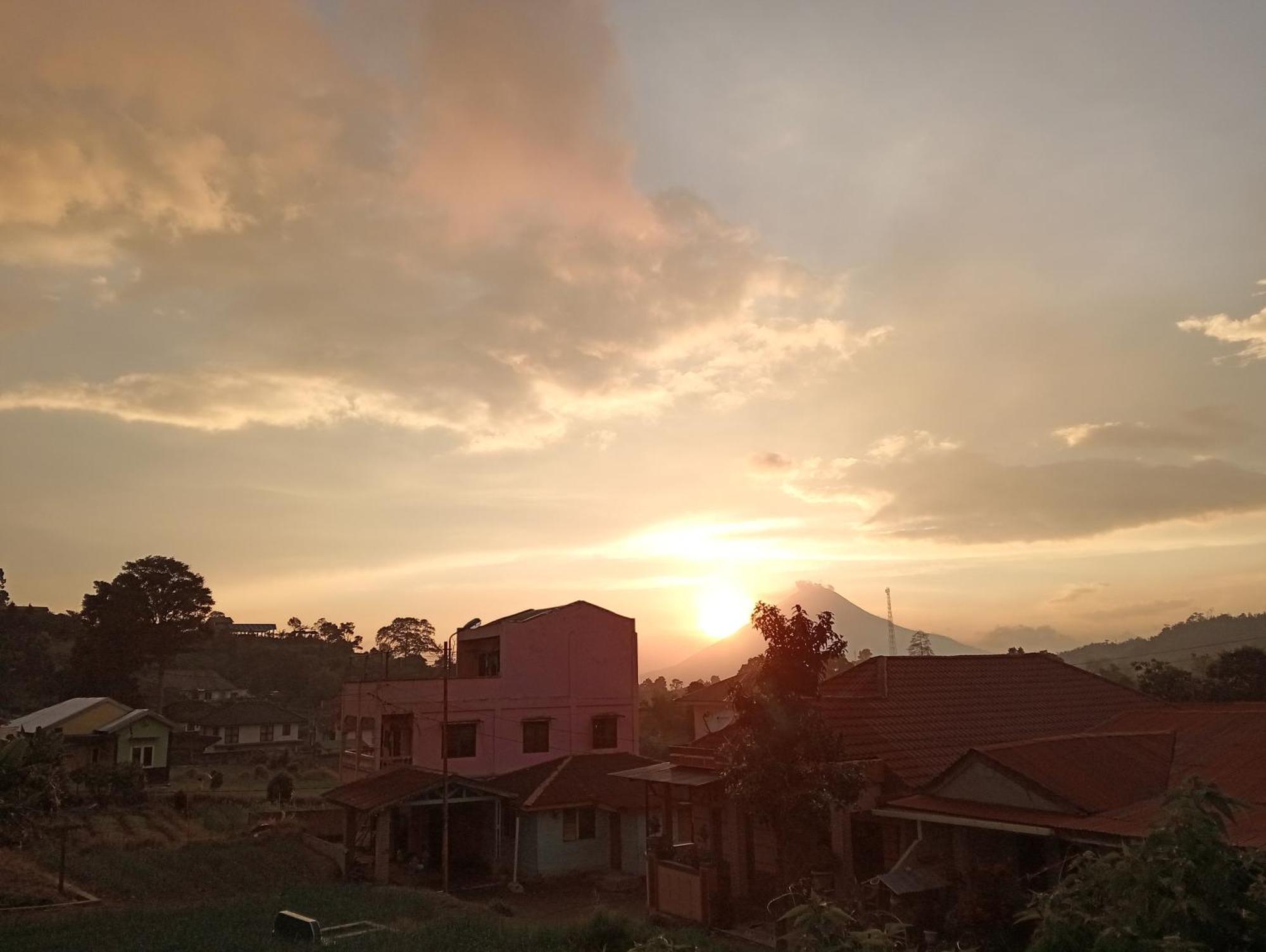 Vulkaan Homestay Berastagi Exterior foto
