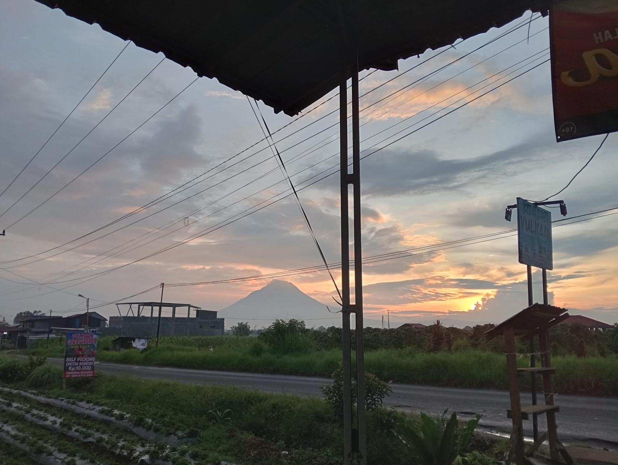 Vulkaan Homestay Berastagi Exterior foto